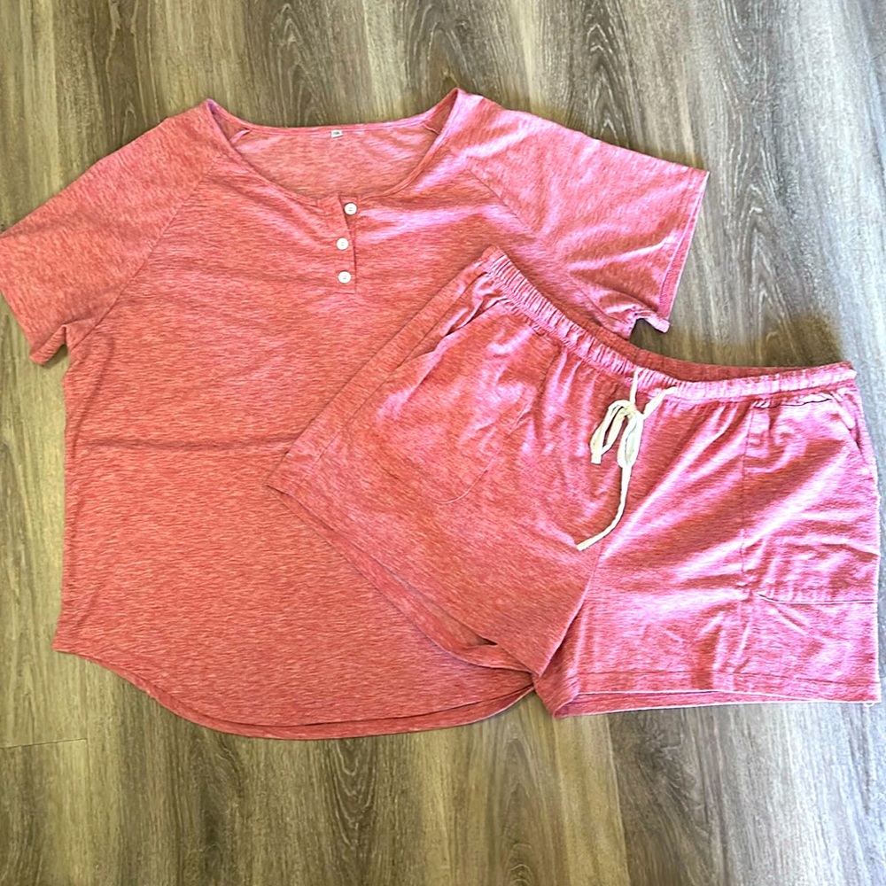 Women’s Plus Size Lounge/Pajamas Size: 2XL